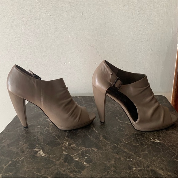 Tan Leather Steve Madden Chunky Heel / Pump Size 8 - Picture 3 of 11